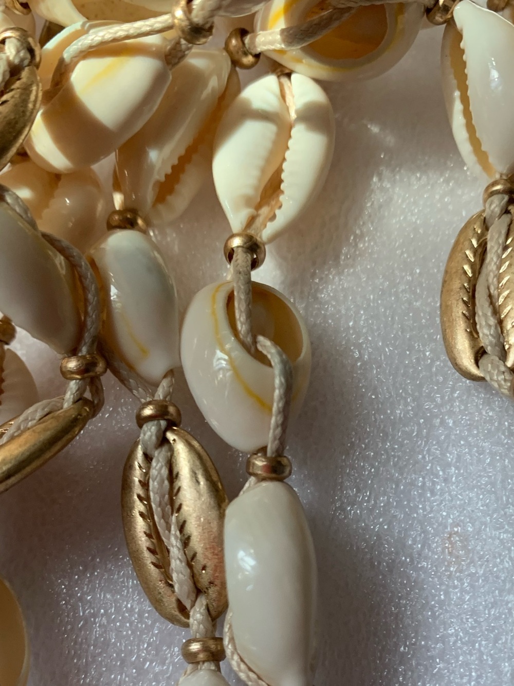 Real See Shells Necklace 3 lines in gold metal